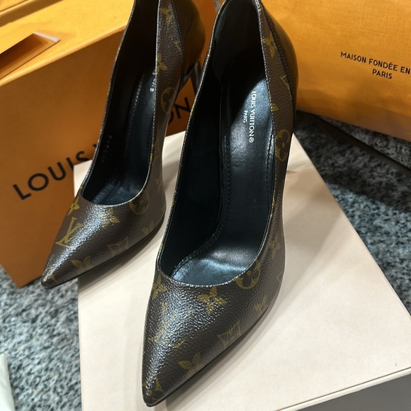 Louis Vuitton Cherie Pump - Picture 7 of 9
